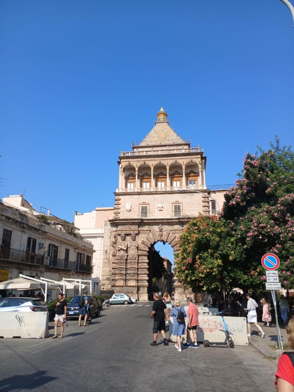 Aziza House Bed & Breakfast Palermo Exterior photo